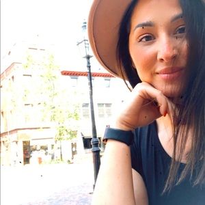 Meet your Posher, Elizabeth